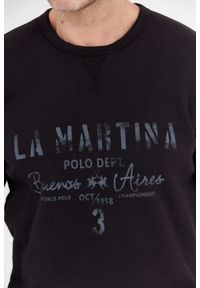 La Martina - LA MARTINA Czarna bluza męska z vintage logo. Kolor: czarny. Styl: vintage #2