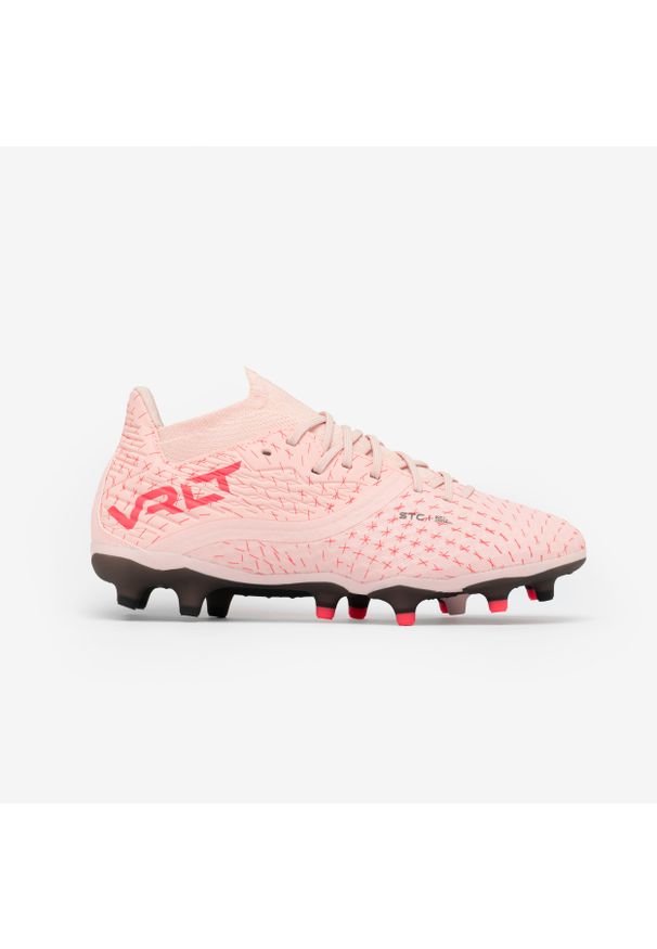 KIPSTA - Buty piłkarskie damskie Kipsta Viralto III-W FG. Nosek buta: okrągły. Kolor: różowy. Materiał: dzianina, zamsz, mesh, syntetyk. Szerokość cholewki: normalna. Sport: piłka nożna