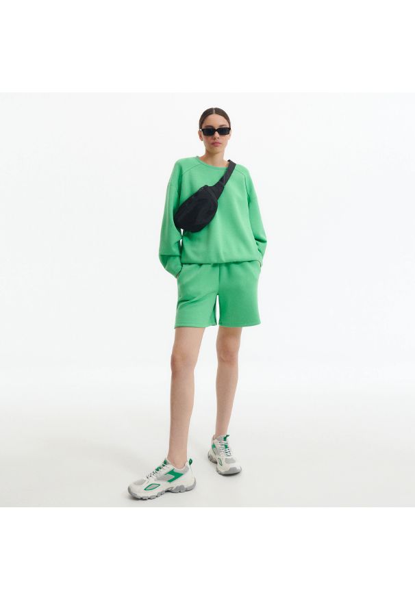 Reserved - Bluza z dresowej dzianiny - Zielony. Kolor: zielony. Materiał: dresówka, dzianina