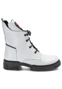 Białe Botki Artiker Damskie Stylowe Obuwie. Okazja: na spacer. Kolor: biały. Materiał: skóra. Szerokość cholewki: normalna. Wzór: moro. Sezon: jesień. Styl: elegancki #4