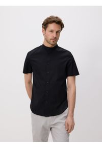 Reserved - Koszula slim fit ze stójką - czarny. Typ kołnierza: kołnierzyk stójkowy. Kolor: czarny. Materiał: bawełna, tkanina