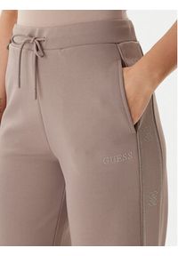Guess Spodnie dresowe V5BB12 KCX22 Beżowy Wide Leg. Kolor: beżowy. Materiał: syntetyk #3