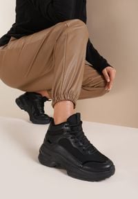 Renee - Czarne Traperki Molreanes. Wysokość cholewki: przed kolano. Nosek buta: okrągły. Kolor: czarny. Materiał: materiał. Szerokość cholewki: normalna. Wzór: aplikacja. Styl: sportowy #1