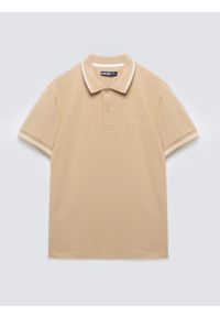 Big-Star - Koszulka męska polo beżowa Wladym 801. Okazja: na co dzień. Typ kołnierza: polo. Kolor: beżowy. Materiał: dzianina, bawełna, jeans, materiał. Wzór: nadruk, aplikacja, paski. Styl: elegancki, casual, klasyczny, sportowy, wizytowy #3