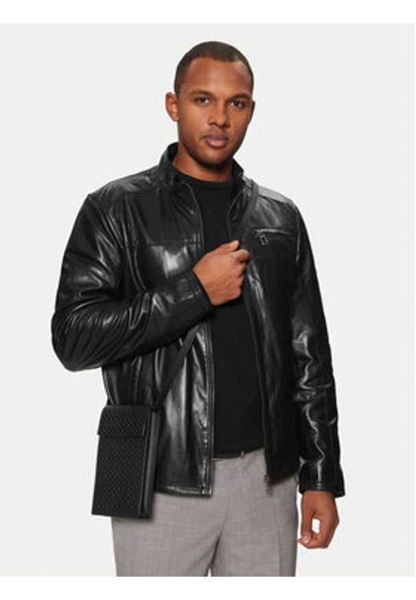 Emporio Armani Saszetka Y4R631 YQ82X 80001 Czarny. Kolor: czarny. Materiał: skóra