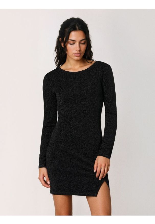 Sinsay - Sukienka mini z długim rękawem - czarny. Kolor: czarny. Długość rękawa: długi rękaw. Długość: mini