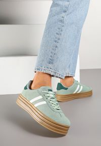 Renee - Jasnozielone Klasyczne Sneakersy na Niewysokiej Platformie Terilee. Okazja: na co dzień. Kolor: zielony. Materiał: jeans. Wzór: aplikacja. Obcas: na platformie #4