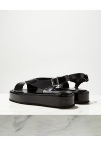 prada - PRADA - Czarne sandały na platformie. Zapięcie: pasek. Kolor: czarny. Materiał: guma. Wzór: paski. Obcas: na platformie #3