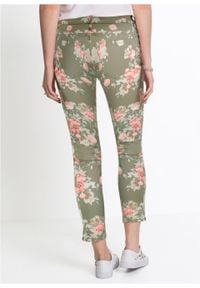 Spodnie ze stretchem SKINNY bonprix oliwkowy w kwiaty. Kolor: zielony. Materiał: materiał, bawełna, elastan. Wzór: kwiaty #3