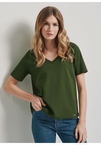Ochnik - Ciemnozielony T-shirt damski basic. Kolor: zielony. Materiał: bawełna