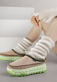 Born2be - Zielone Niskie Śniegowce na Grubej Tłoczonej Podeszwie Arevire. Okazja: na co dzień. Kolor: zielony. Materiał: jeans. Styl: casual #1