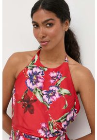 Guess sukienka kolor czerwony midi rozkloszowana. Kolor: czerwony. Materiał: tkanina, satyna, materiał. Długość rękawa: na ramiączkach. Wzór: ze splotem. Typ sukienki: rozkloszowane. Styl: klasyczny. Długość: midi #3