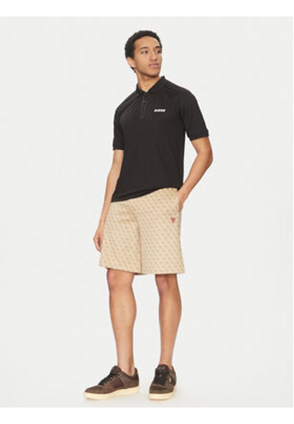 Guess Szorty sportowe Z4YD03 FL04Q Beżowy Regular Fit. Kolor: beżowy. Materiał: syntetyk. Styl: sportowy
