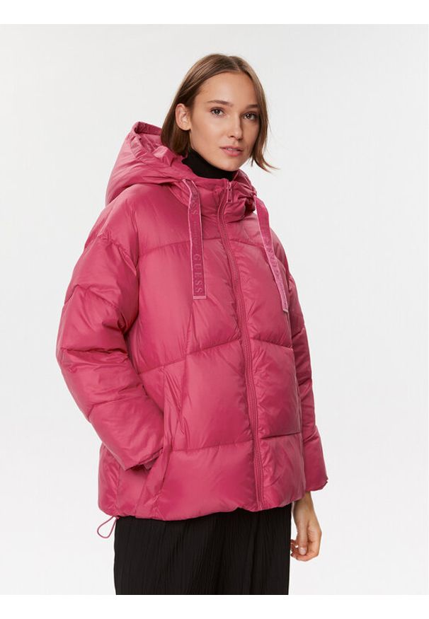 Guess Kurtka zimowa Letizia W3BL21 WG0V0 Czerwony Regular Fit. Kolor: czerwony. Materiał: syntetyk. Sezon: zima