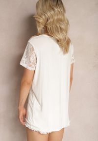 Renee - Biały Wiskozowy T-shirt Koszulka z Krótkim Rękawem i Koronką Liada. Kolor: biały. Materiał: wiskoza, koronka. Długość rękawa: krótki rękaw. Długość: krótkie. Wzór: koronka. Sezon: lato #4