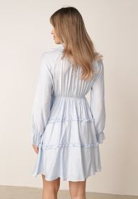 Born2be - Jasnoniebieska Wiskozowa Sukienka na Lato w Stylu Boho z Falbankami i Wiązaniem Barpea. Okazja: na spacer, na co dzień. Typ kołnierza: kołnierz z falbankami. Kolor: niebieski. Materiał: wiskoza. Sezon: lato. Styl: boho #5