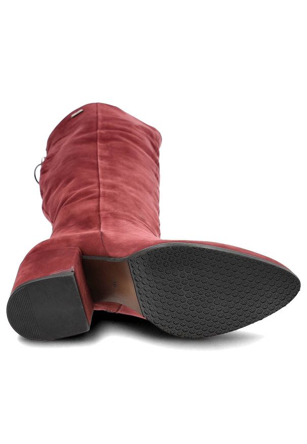 Czerwone Kozaki Lemar Damskie Stylowe Obuwie. Okazja: na co dzień. Kolor: czerwony. Materiał: nubuk. Szerokość cholewki: normalna. Obcas: na obcasie. Styl: elegancki. Wysokość obcasa: średni