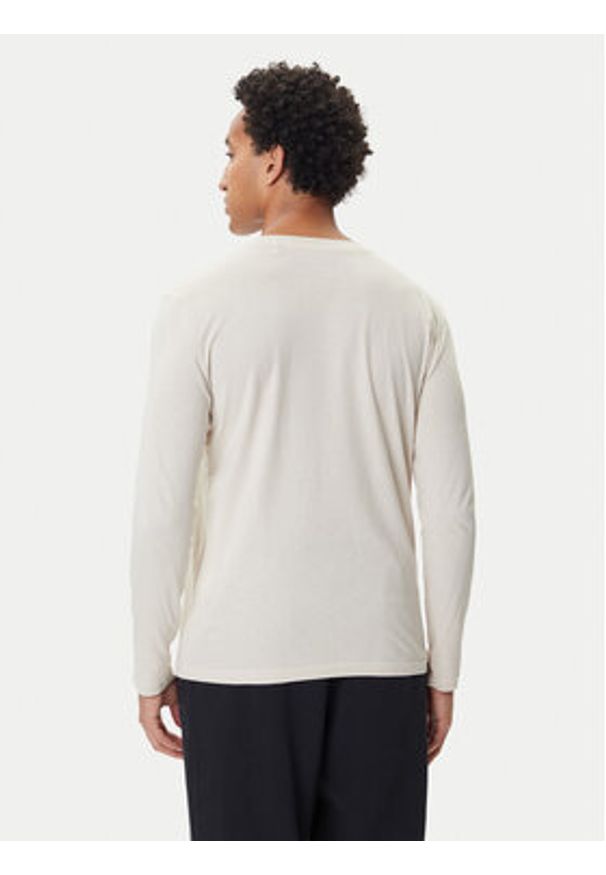 Mustang Longsleeve Asheville 1016873 Beżowy Regular Fit. Kolor: beżowy. Materiał: bawełna. Długość rękawa: długi rękaw