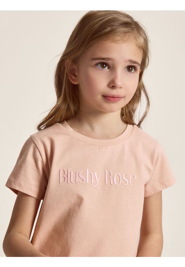 Reserved - T-shirt z wypukłym napisem - brudny róż. Kolor: różowy. Materiał: bawełna. Wzór: napisy