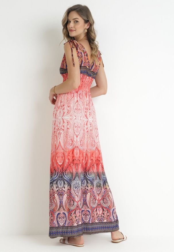 Born2be - Czerwona Rozkloszowana Sukienka Maxi z Cienkimi Gumkami w Pasie i Kopertowym Dekoltem Clothilda. Typ kołnierza: dekolt kopertowy. Kolor: czerwony. Sezon: lato, wiosna. Typ sukienki: kopertowe. Długość: maxi