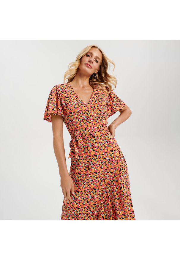 Sinsay - Sukienka maxi z wiązaniem w talii - Pomarańczowy. Kolor: pomarańczowy. Długość: maxi