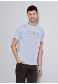 Ochnik - Błękitny T-shirt męski z logo. Kolor: niebieski. Materiał: bawełna. Długość: krótkie. Wzór: nadruk #1