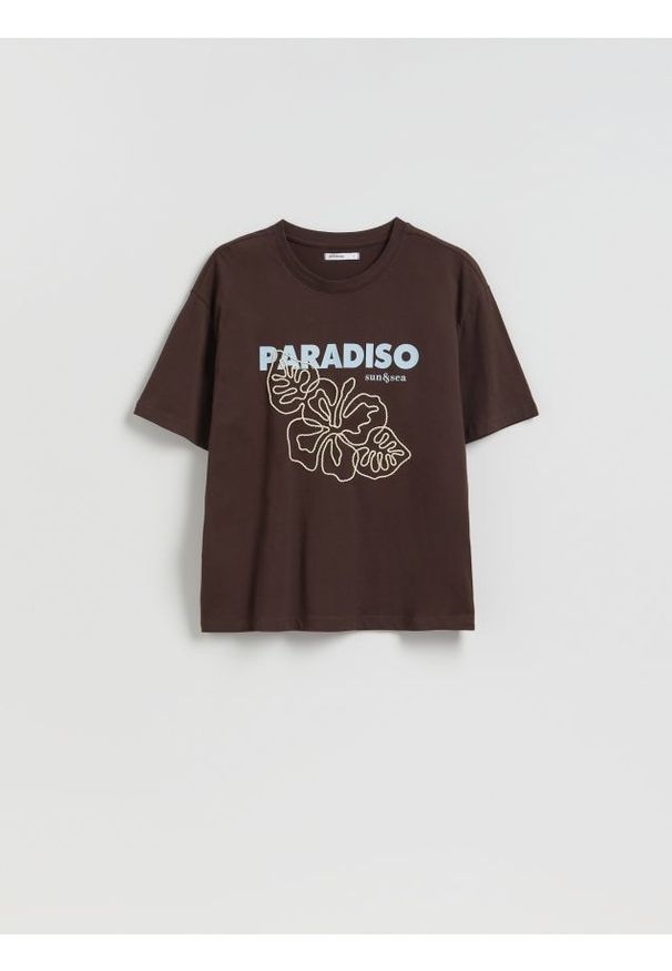Reserved - T-shirt z nadrukiem - ciemnobrązowy. Kolor: brązowy. Materiał: bawełna. Wzór: nadruk