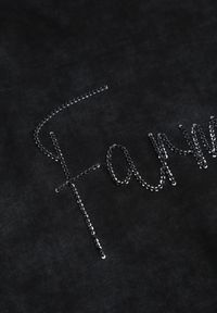 Renee - Czarny Oversizowy T-shirt z Bawełny Zdobiony Haftem z Cekinami Marivia. Okazja: na co dzień. Kolor: czarny. Materiał: bawełna. Wzór: haft, aplikacja. Styl: casual, elegancki #7