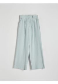 Reserved - Spodnie z szerokimi nogawkami - jasnozielony. Kolor: zielony. Materiał: tkanina
