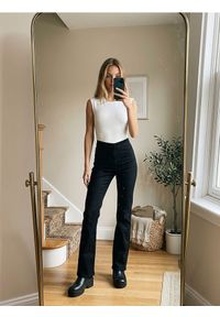 Sinsay - Jeansy flare high waist - czarny. Stan: podwyższony. Kolor: czarny #1