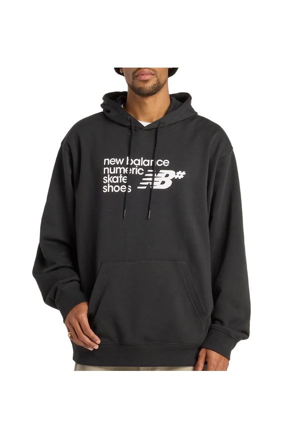 Bluza męska New Balance MT51954BK - czarna. Okazja: na co dzień. Typ kołnierza: kaptur. Kolor: czarny. Materiał: poliester, prążkowany, bawełna. Styl: casual