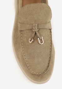 Renee - Jasnozielone Mokasyny z Imitacji Zamszu Zdobione Zawieszką i Przeszyciem Aezoris. Okazja: na co dzień. Kolor: zielony. Materiał: zamsz. Wzór: aplikacja. Styl: casual, elegancki #5