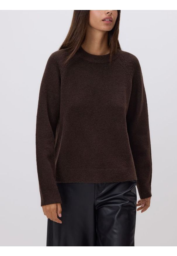 Reserved - Sweter z domieszką wełny - ciemnobrązowy. Kolor: brązowy. Materiał: wełna
