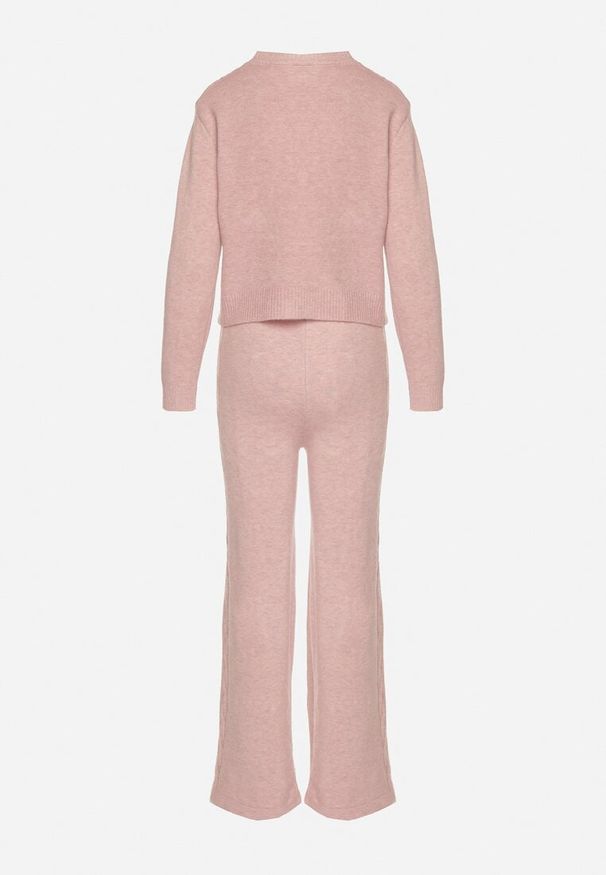 Born2be - Jasnoróżowy Dzianinowy Komplet z Wełną i Bawełną Sweter z Tłoczonym Wzorem i Spodnie Otivra. Kolor: różowy. Materiał: bawełna, dzianina, wełna