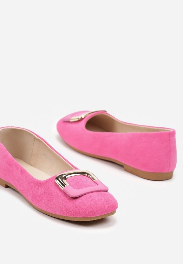 Born2be - Fuksjowe Płaskie Klasyczne Balerinki z Ozdobną Klamrą Nassnema. Zapięcie: klamry. Kolor: różowy. Materiał: jeans. Styl: klasyczny