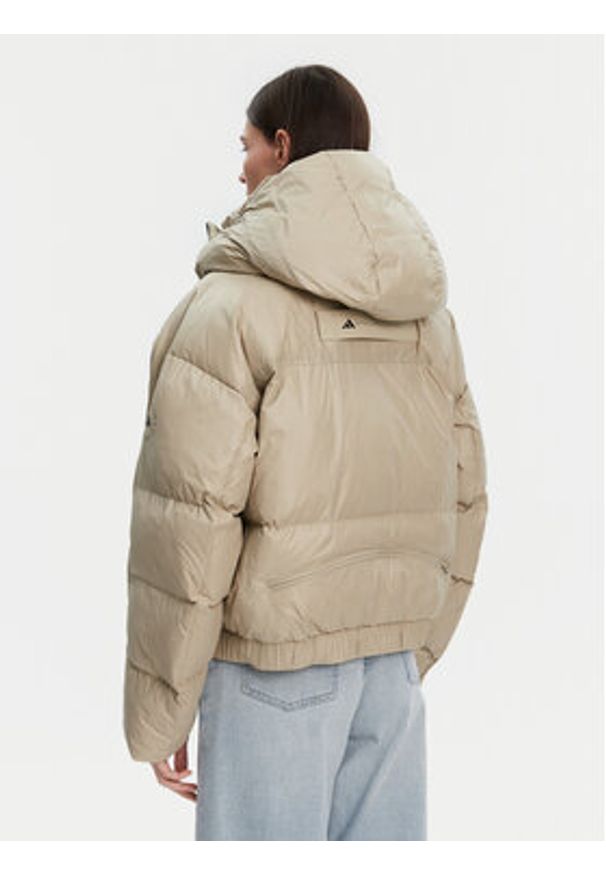 Adidas by Stella McCartney - adidas by Stella McCartney Kurtka zimowa Winter JI5198 Beżowy Loose Fit. Kolor: beżowy. Materiał: syntetyk. Sezon: zima