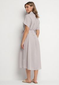 Born2be - Jasnoszara Sukienka z Wiskozy o Koszulowym Kroju z Wiązanym Paskiem Danisna. Okazja: na co dzień. Kolor: szary. Materiał: wiskoza. Długość rękawa: krótki rękaw. Wzór: aplikacja. Typ sukienki: koszulowe. Styl: klasyczny, casual, elegancki. Długość: midi #2