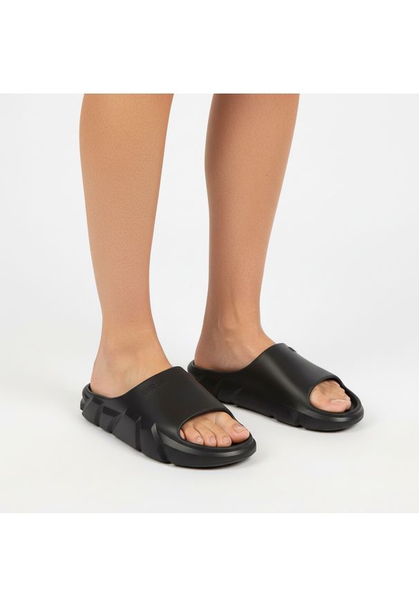 Big-Star - Czarne Klapki Big Star Wodoodporne Buty Damskie. Okazja: na plażę. Kolor: czarny. Wzór: geometria