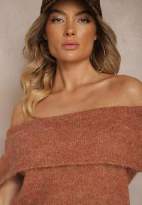 Renee - Brązowy Sweter Top z Hiszpańskim Wywijanym Dekoltem z Wełną Inarose. Kolor: brązowy. Materiał: wełna #4