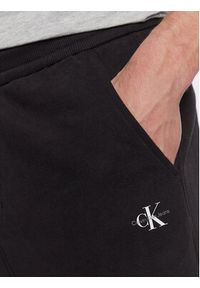 Calvin Klein Jeans Szorty sportowe J30J322915 Czarny Regular Fit. Kolor: czarny. Materiał: bawełna. Styl: sportowy