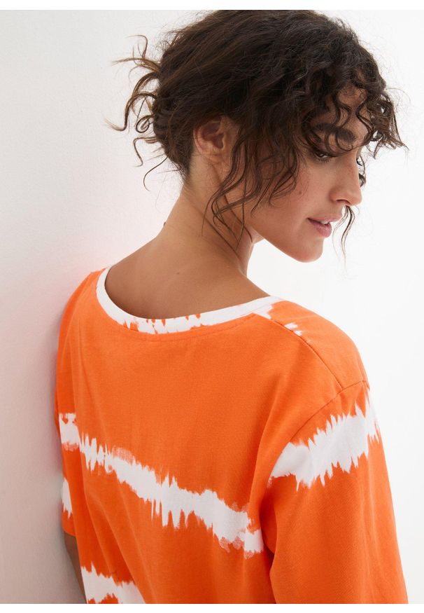 bonprix - Shirt bawełniany z batikowym nadrukiem, rękawy 1/2. Kolor: pomarańczowy. Materiał: bawełna. Wzór: nadruk