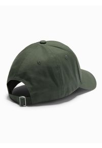 Ombre Clothing - Męska czapka bejsbolówka z daszkiem oraz prostokątną naszywką – khaki V6. Kolor: brązowy. Materiał: bawełna. Wzór: aplikacja. Styl: klasyczny, sportowy, casual, elegancki #3