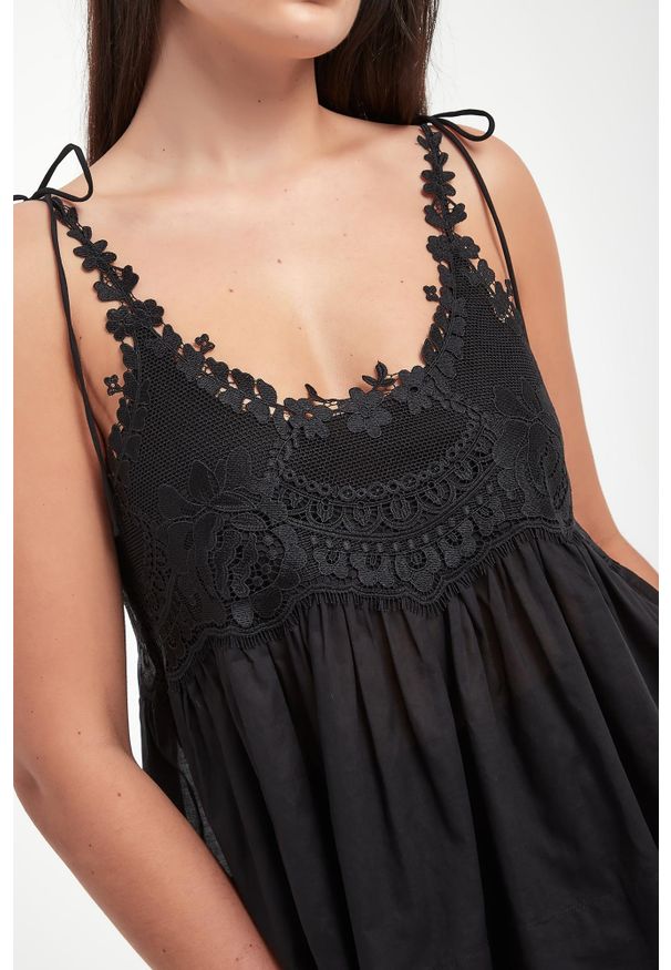 Twinset Milano - Top damska z koronką TWINSET. Materiał: koronka. Wzór: koronka