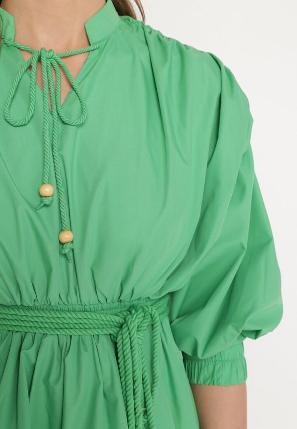 Born2be - Zielona Sukienka Adousa. Kolor: zielony. Materiał: tkanina, guma. Wzór: gładki. Typ sukienki: bombki. Styl: klasyczny. Długość: mini