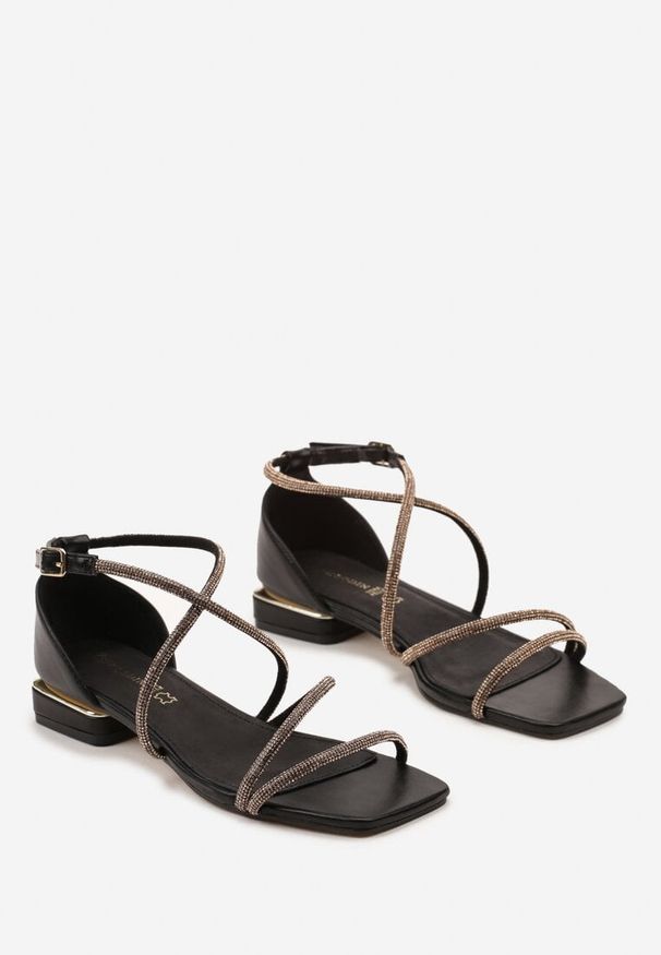 Born2be - Czarne Sandały z Drobnymi Cyrkoniami na Paseczkach i Skórzaną Wkładką Asnsse. Okazja: na spacer, na co dzień. Kolor: czarny. Materiał: skóra. Wzór: aplikacja. Sezon: lato. Styl: casual, wizytowy