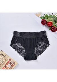 Intica - Koronkowe tangi z ozdobnym pasem na specjalne okazje Kasumi. Kolor: czarny. Materiał: koronka. Wzór: koronka