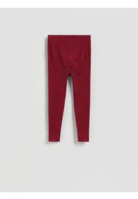Reserved - Bezszwowe legginsy - bordowy. Kolor: czerwony. Materiał: dzianina. Wzór: prążki