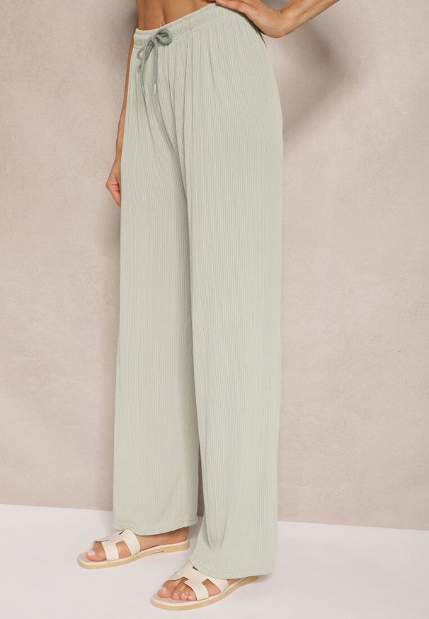 Renee - Jasnozielone Spodnie o Szerokim Kroju High Waist Ozdobione Sznurkami Harisna. Okazja: na co dzień. Stan: podwyższony. Kolor: zielony. Wzór: aplikacja. Styl: casual