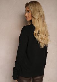 Renee - Czarny Sweter o Klasycznym Kroju z Wełną Mairissa. Okazja: na co dzień, na spotkanie biznesowe, na spacer. Kolor: czarny. Materiał: wełna. Styl: klasyczny