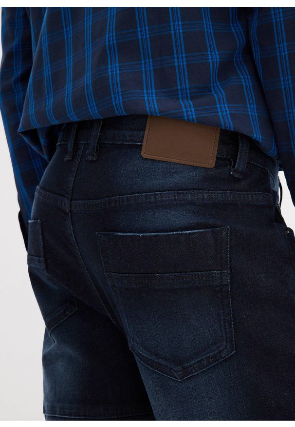 bonprix - Dżinsy bojówki ze stretchem Slim Fit Straight. Kolor: niebieski